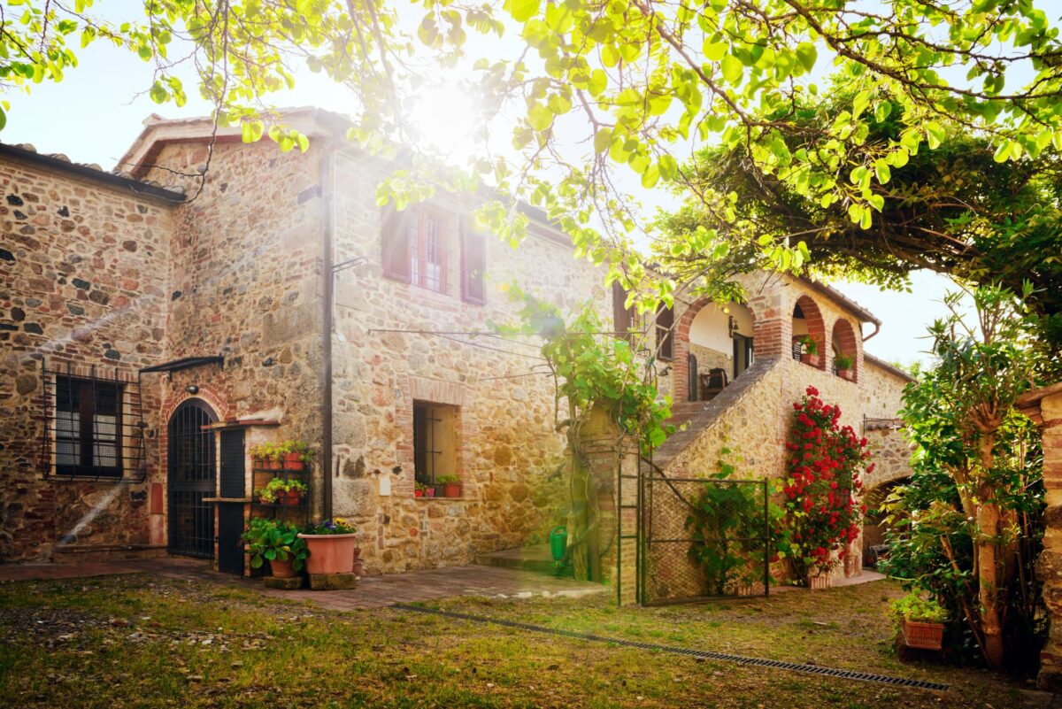 6 Tips For Renovating Real Estate Abroad Expat Network   Traditional Italian Villa Tuscany Italy Scaled E1615884224233 