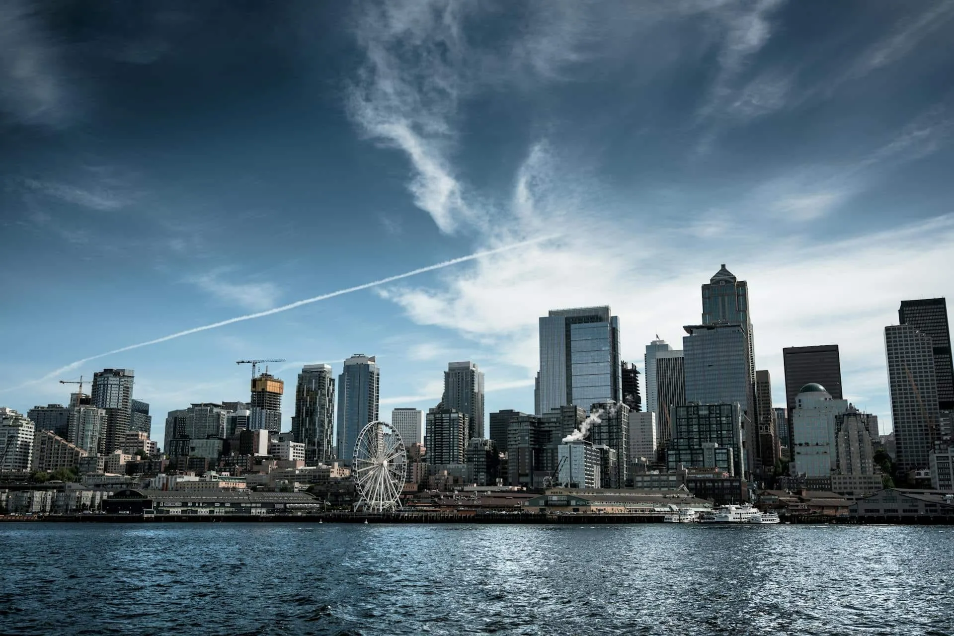 A skyline of Seattle in gloomy weather